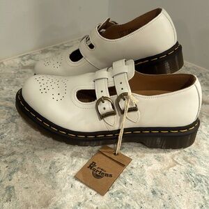 Dr. Martens White Mary Jane’s 8065 Sz. 8. NWT. Fast shipping!!!